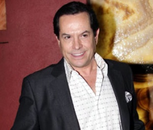 Juan José “Pepillo” Origel desmintió en twitter las revelaciones de Luis Ernesto Gutiérrez, quien aseguró que tuvo una relación con el afamado conductor de espectáculos.