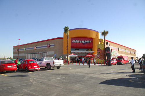 Van por más. Ayer fue abierta al público la quinta tienda Alsuper en esta ciudad y la número 45 a nivel nacional. Los directivos prometieron que seguirán creciendo en La Laguna, con 2 tiendas más en 2011.  EL SIGLO DE TORREÓN/ RAMÓN SOTOMAYOR