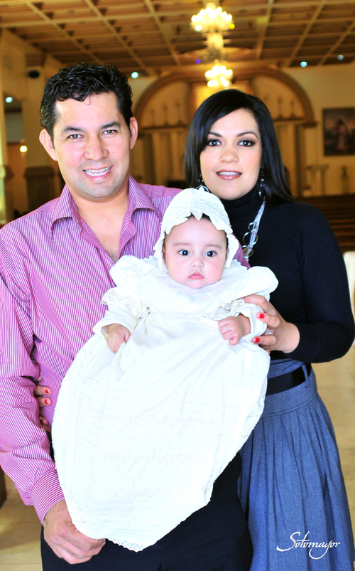 En Familia: Sr. Juan Alberto Sánchez Beltrán y Sra. Rosavelia Valero Hernández junto a la pequeña Aranza Sánchez Valero. 