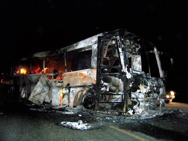 La central de autobuses en Lázaro Cárdenas, Michoacán, anuncia la cancelación del servicio hacia la capital del estado y la zona de Tierra Caliente por los enfrentamientos registrados la víspera. (Notimex)