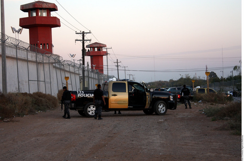 En su cara. Imágenes del Penal de Nuevo Laredo donde escaparon más de 150 reos sin que las autoridades se dieran cuenta.