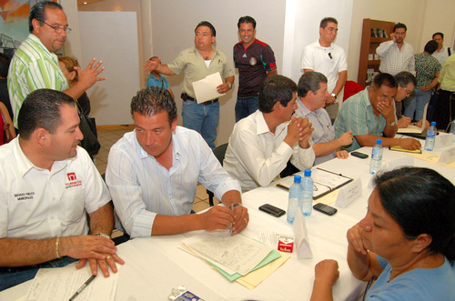 De aquí para allá. A partir del lunes 10 Arturo Lozano Ayala (segundo de izq. a der.) será el director de Desarrollo Urbano y Miguel Algara se quedará al f rente de Obras Públicas. 
