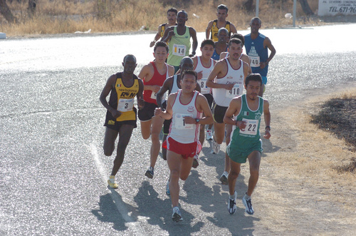 El comité organizador de la VII Carrera Atlética 10 K Cuencamé, hizo una invitación a los corredores de las Tres Ciudades Hermanas, para que se inscriban en el módulo del Club Corredores del Bosque.