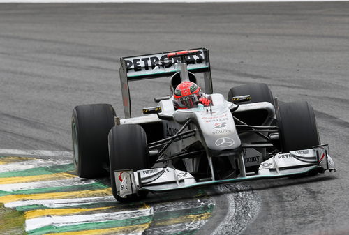 Nico Rosberg decidió cederle el número siete a su compatriota Michael Schumacher para que lo porte en su monoplaza durante la campaña 2011. (EFE)