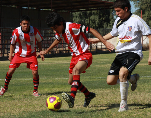 Toros Laguna consiguió un punto en su visita al Colegio de Bachilleres de Chihuahua al empatar a un gol, y se mantiene en el tercer lugar de Grupo XV. Toros Laguna rescata el empate al final