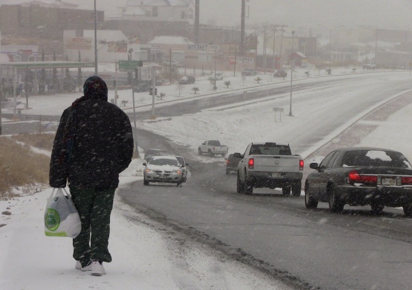 El Servicio Meteorológico Nacional (SMN) indicó que se prevé que el potencial de nevadas se extienda hacia Sonora y Zacatecas, por lo que recomendó a la población en general de dichos estados extremar medidas de precaución ante la severidad del evento. (Notimex)