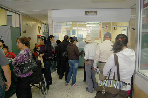 Compartido. Si el Estado compra la Clínica 44 y además construye dos clínicas más pequeñas, el IMSS seguiría a cargo del gasto.  LEONEL ZÚÑIGA / EL SIGLO DE DURANGO