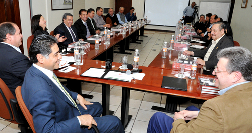 Reunión. Durante una reunión sostenida en la sede de Industrias Peñoles se destacó la importancia del  proyecto de Velardeña.