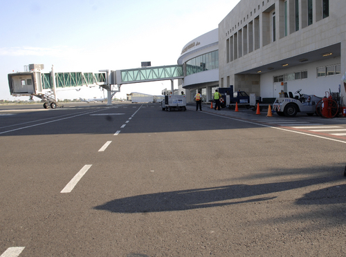 Beneficio. Viva Aerobús comenzó a operar desde ayer en el Aeropuerto de Torreón, con un vuelo diario a la Ciudad de México, mismo que saldrá por la tarde.  EL SIGLO DE TORREÓN / ARCHIVO