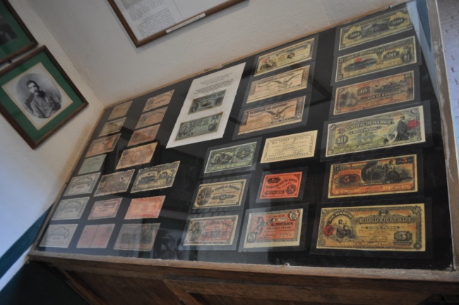 Colección. En el recinto se muestran billetes y bonos de Durango y Chihuahua utilizados durante la época de la Revolución.