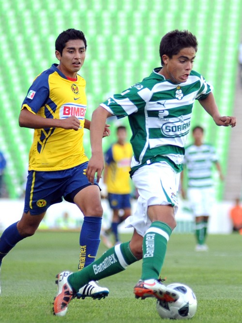 Con gol de Juan Carlos Enríquez, quien aparece en la gráfica, el  Selectivo Sub 20 de Santos Laguna le ganó ayer 1-0 a Toluca. Ganó Santos Sub 20 y perdió Sub 17
