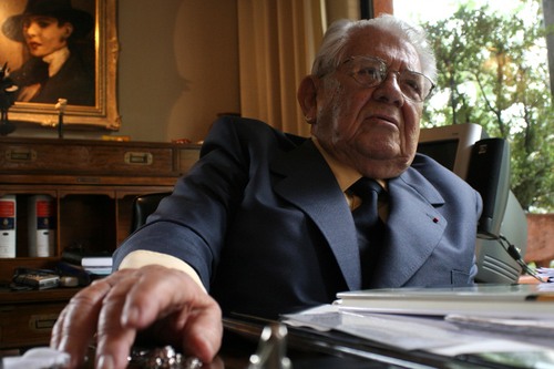 Histórico. Carlos Abedrop Dávila, quien fuera presidente de la ABM cuando se dio a conocer la nacionalización de la banca.  ARCHIVO Economía. La única forma de fortalecer la economía es impulsar el mercado interno.