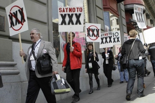 El organismo regulador de los dominios de internet, Internet Corporation for Assigned Names and Numbers (ICANN), aprobó en su junta anual en San Francisco el dominio .xxx para designar páginas web de contenido para adultos.