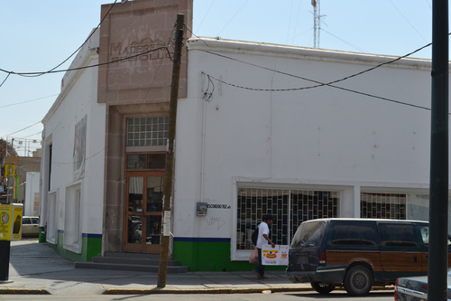 Frustran. Agentes de la Policía Municipal pudieron evitar el robo en el interior de la maderería Rebollo, del Centro de Gómez Palacio.  EL SIGLO DE TORREÓN