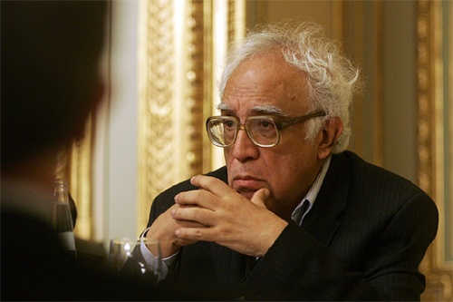 De Carlos Monsiváis se ha señalado que su innegable omnipresencia en múltiples foros, lo hizo una celebridad y uno de los personajes valiosos de la Ciudad de México. 

