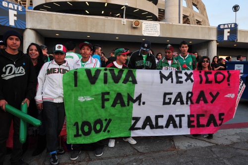 Los uniformados utilizan llaves inmovilizadoras de lucha y judo para someter a los sujetos. (Archivo)