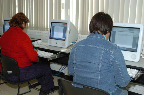 Prepa abierta. Realizan convenio con Tecnológico de Monterrey para que ciudadanos realicen la prepa abierta por Internet.  EL SIGLO DE TORREÓN / ARCHIVO