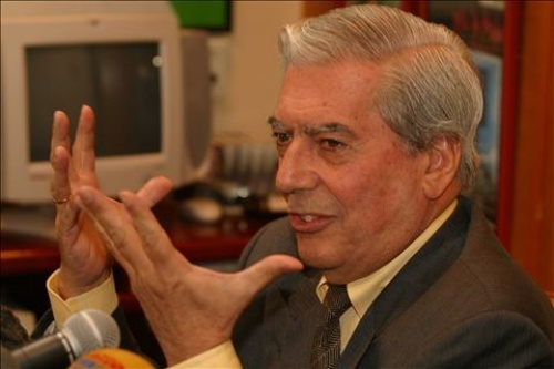 Para María Kodama, viuda del fallecido escritor argentino Jorge Luis Borges, la disertación y el diálogo con el periodista y escritor Jorge Fernández Díaz fueron 'muy interesantes'.

