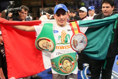 El boxeador tapatío, buscará el próximo mes el campeonato mundial supermosca del CMB, cuando enfrente al jarocho Tomás ‘Gusano’ Rojas. (Notimex)