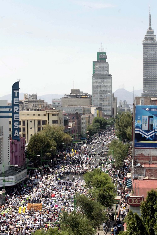 Cambio de estrategia. Miles se congregaron en el Zólaco y otras partes del país a pedir por la paz.