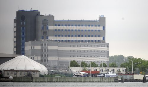 Fondo. Parte de la cárcel neoyorquina de Rikers Island, donde se encuentra Dominique Strauss-Kahn.