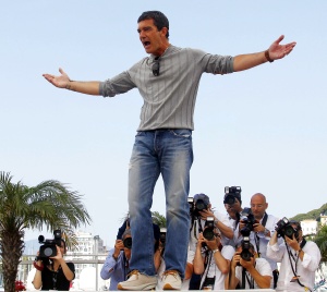 El actor, productor y director español Antonio Banderas declaró a una revista italiana que hace dos años le fue extirpado un tumor benigno de la espalda.
