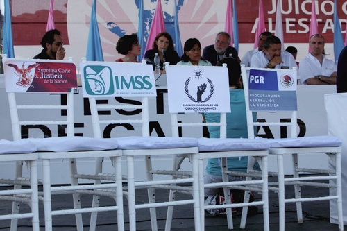 Juicio. Representantes de la sociedad civil realizaron un acto ciudadano en el zócalo capitalino, por el caso de la guardería ABC, donde murieron 49 niños en un incendio el 5 de junio de 2009, en Hermosillo, Sonora.