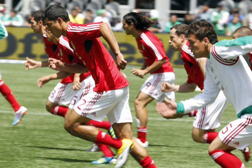Los seleccionados mexicanos siguen trabajando bajo las órdenes de José Manuel de la Torre en Denver, Colorado. Llegará a punto el Tricolor para la Copa Oro 2011