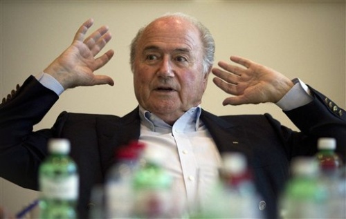 La comisión de ética de la FIFA exoneró a Blatter de hacerse de la vista gorda ante el supuesto plan de sobornos. (AP)