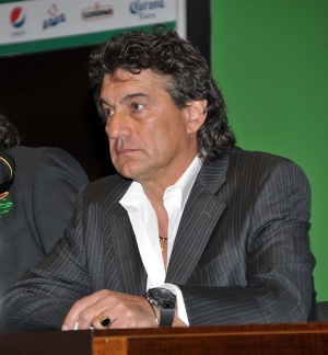 El equipo rojinegro se decidió por el estratega argentino para tomar las riendas del equipo en el Apertura 2011, en la que será su segunda etapa con el club.
