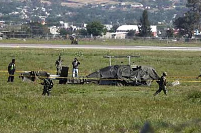 El piloto y el copiloto resultaron lesionados, por lo que fueron trasladados al Hospital Militar de la ciudad de Oaxaca.