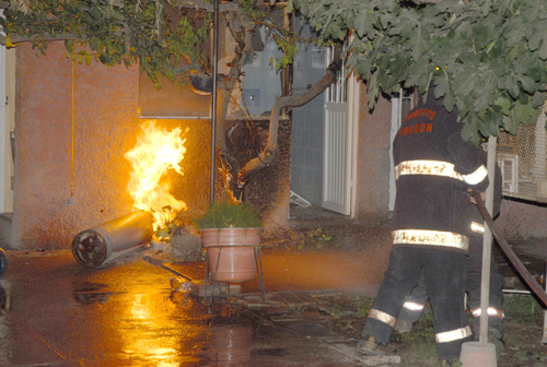 El peligro. Rolando González fue detenido por intentar incendiar un condominio en el centro de la ciudad.