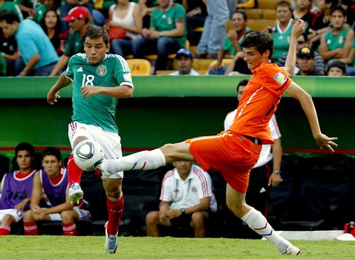 La selección de Holanda le complicó el partido a los mexicanos, ya que lograron empatar el marcador después de ir perdiendo por dos goles al finalizar el primer tiempo. (El Universal)