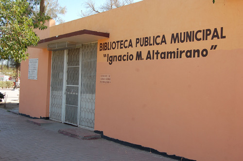 DE nuevo. Van cuatro veces que pintan la biblioteca.