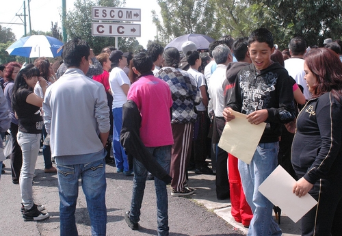 DEMANDA. La Comipems informó que todos los jóvenes que egresen de secundaria y cumplan los requisitos tendrán una opción para continuar sus estudios.