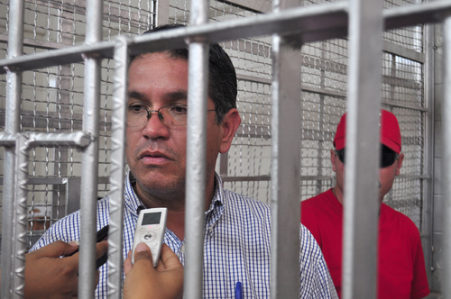 Detenidos. Alfonso Tafoya y otros cuatro panistas fueron detenidos
por la Policía de Torreón, por insultar a los agentes.