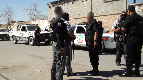 Vigilancia. Agentes de la Policía Preventiva de San Pedro revisaron vialidades aledañas a las casillas instaladas este domingo.
