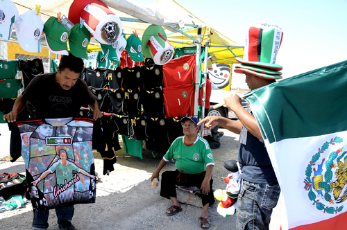 Llegan vendedores de souvenirs al estadio Torreón