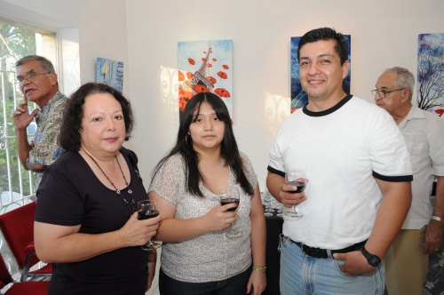 Celia Escalona, Karla Rivalain y Carlos Pinal.