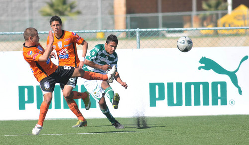 El Selectivo Sub 20 de Santos Laguna empató ayer a un gol con su similar de Pumas, mientras que el Sub 17 perdió ante los universitarios por 2-0. Las filiales del Santos tampoco pudieron ganarle a los Pumas