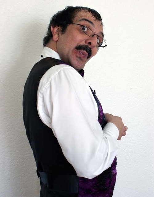 De risa. Esta noche el comediante Gustavo Munguía actuará en el Teatro del Pueblo.