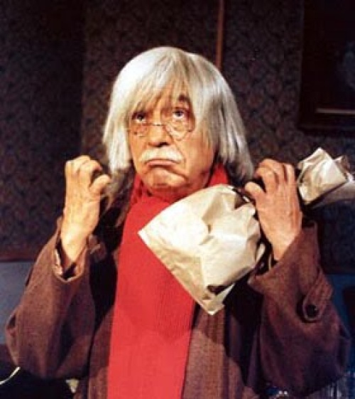 Gómez Bolaños fue el creador de varios personajes, entre los que destacan 'El Chompiras', 'El Chapulin colorado', 'El Chavo' y el 'Dr. Chapatín'.