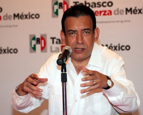 José González Morfín, exigió al ex gobernador de Coahuila y actual presidente del PRI, Humberto Moreira, 'dar la cara' ante las irregularidades en la contratación de la deuda pública de dicha entidad.