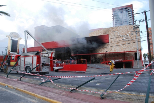 Tragedia. Hombres armados incendiaron un casino dejando como saldo varias personas muertas y lesionadas.