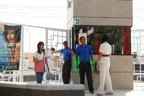 Vigilan. Instalan caseta de vigilancia y contratan personal de seguridad para CBTIS 196.