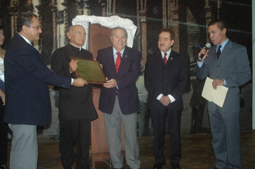 Reconocimiento. JoséRodríguez Tenorio fue premiado como “Lagunero distinguido” en la Feria Torreón de este 2011.