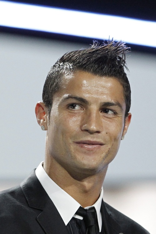 Cristiano Ronaldo dijo que los hinchas de los equipos contrarios lo abuchean porque 'soy guapo, rico y un gran futbolista'.(EFE)