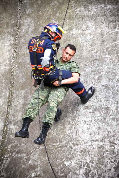 Grupo. La Secretaría de la Defensa Nacional presentó ayer sábado el Equipo de Respuesta Inmediata a Emergencias o Desastres (ERIED), con motivo del 26 aniversario del terremoto de 1985.