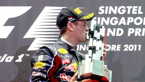 Gana Vettel en Singapur