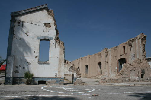 Ruinas. Apenas algunas paredes de la Jabonera La Esperanza siguen en pie, el paso de los años y el abandono deterioraron la construcción. 